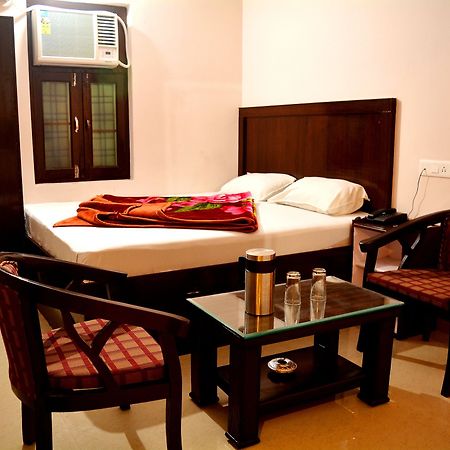 Hotel Thakur Ji Haridwār Exteriör bild
