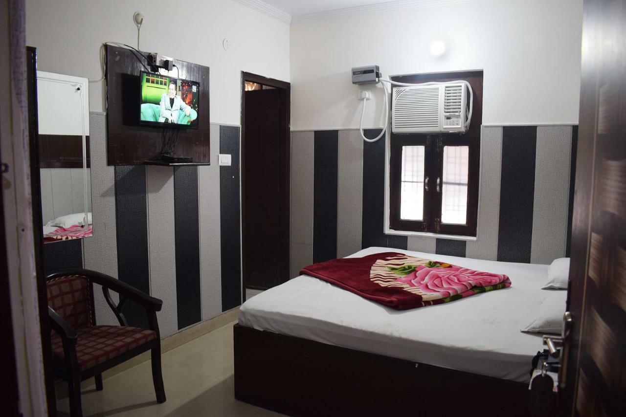 Hotel Thakur Ji Haridwār Exteriör bild