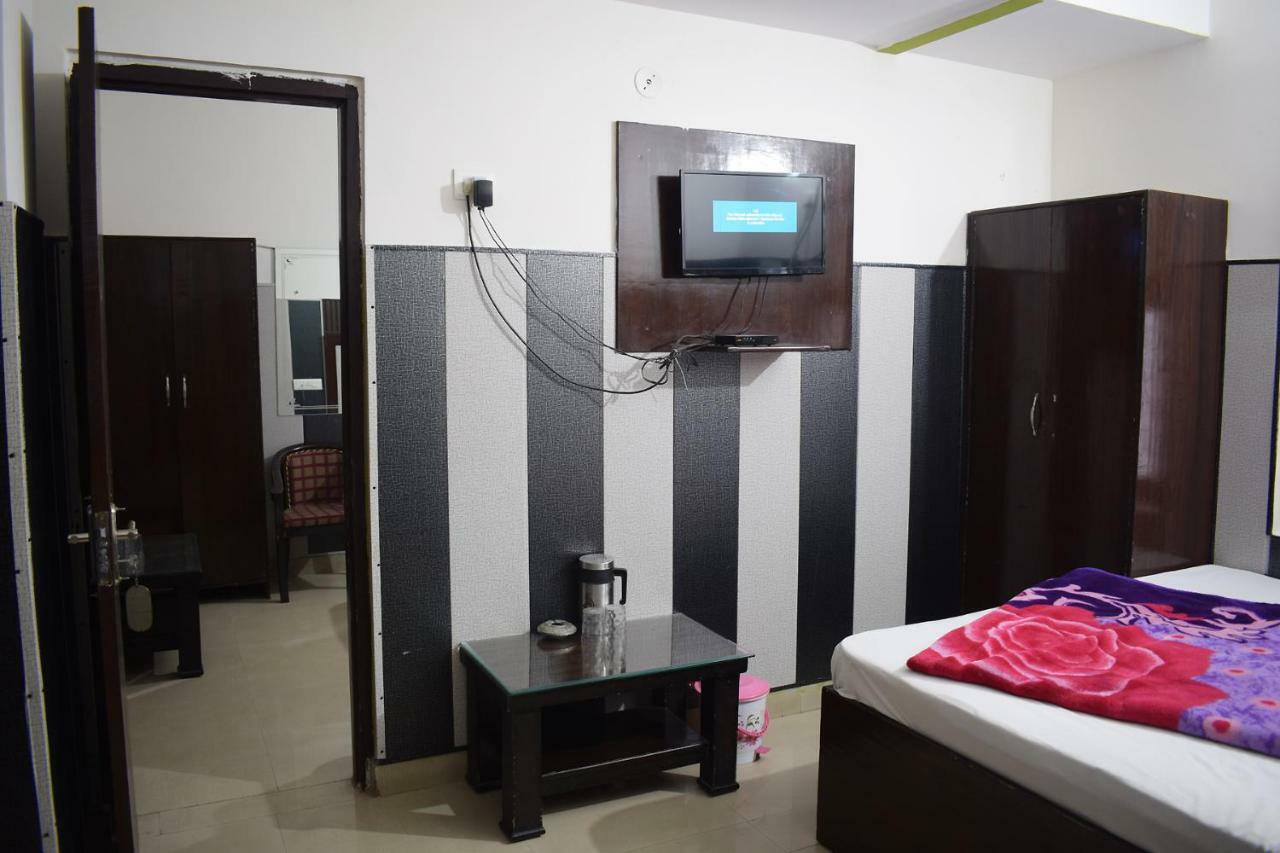 Hotel Thakur Ji Haridwār Exteriör bild